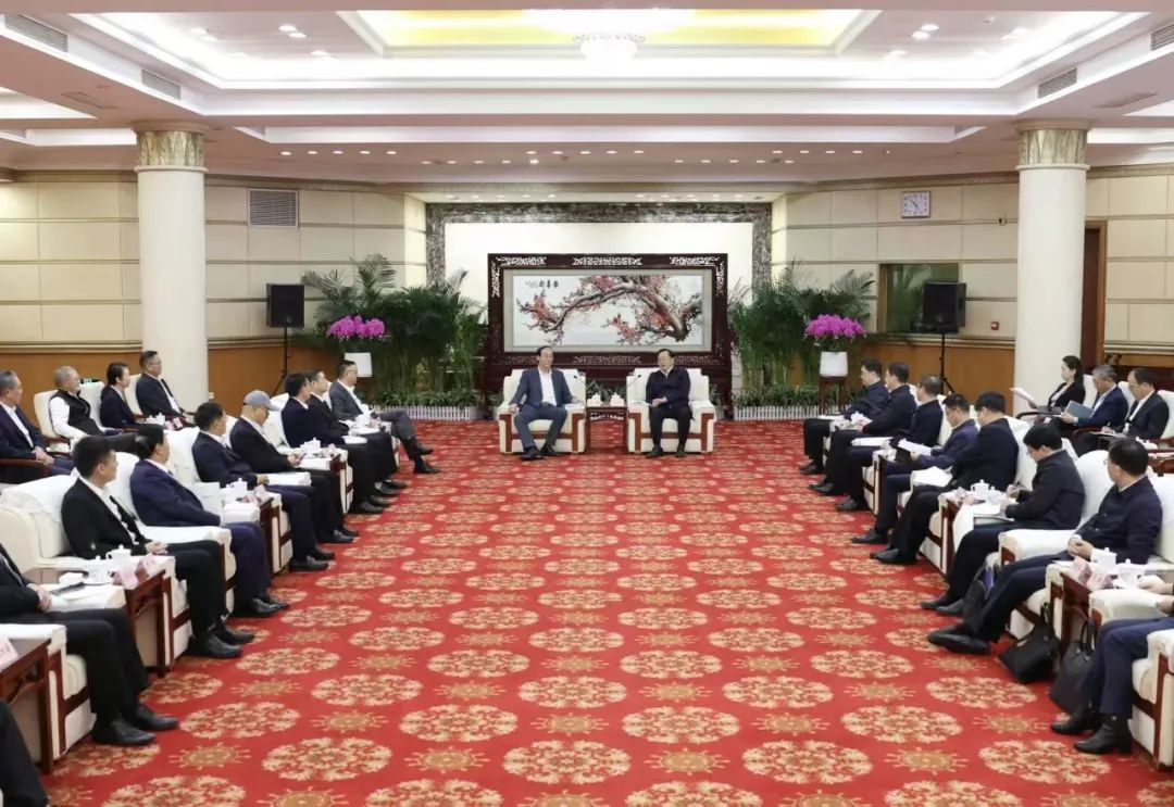 新利luck集团董事长李军受邀出席华中科技大学第十六届企业家论坛，并发表演讲